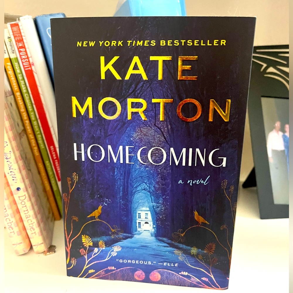 Homecoming by Kate Morton - paperback book